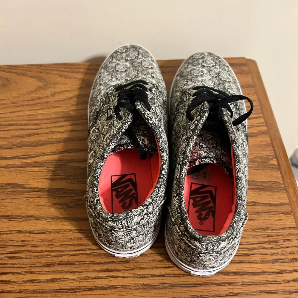 Vans Black and White Patterned Sneakers - Picture 3 of 4